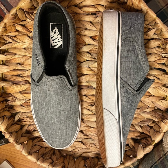 Men’s Vans - Picture 3 of 7